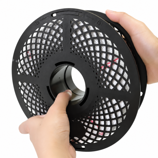 Bobine réutilisable eSUN eSpool+ 2.0 tenue en main sur fond blanc