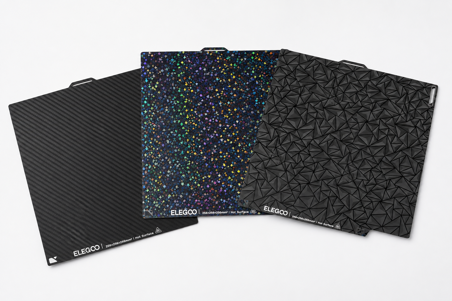 Les trois plateaux ELEGOO avec motifs carbone, étoiles et diamant