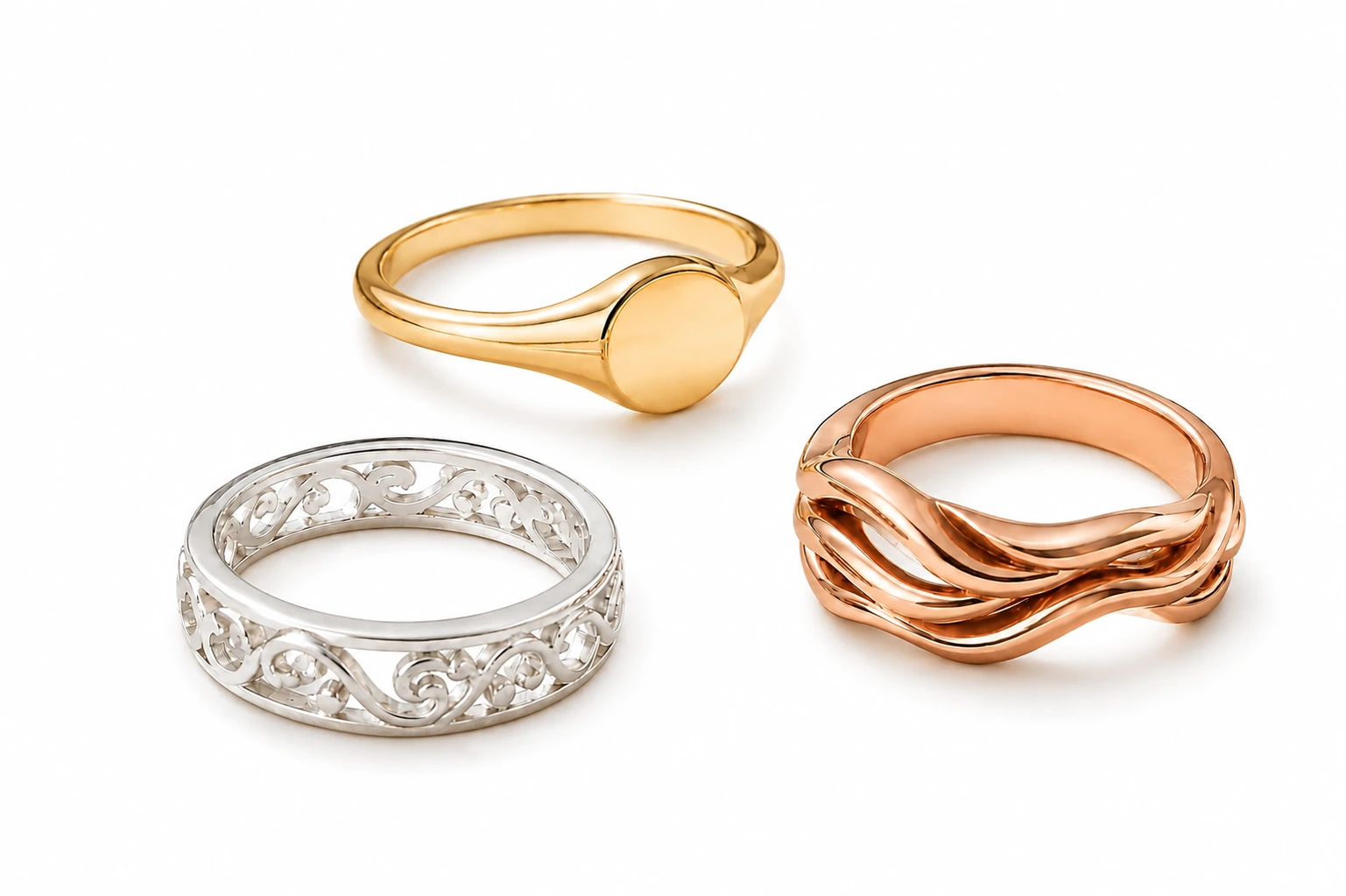 Illustration de bijoux aux finitions or, argent et cuivre sur fond blanc